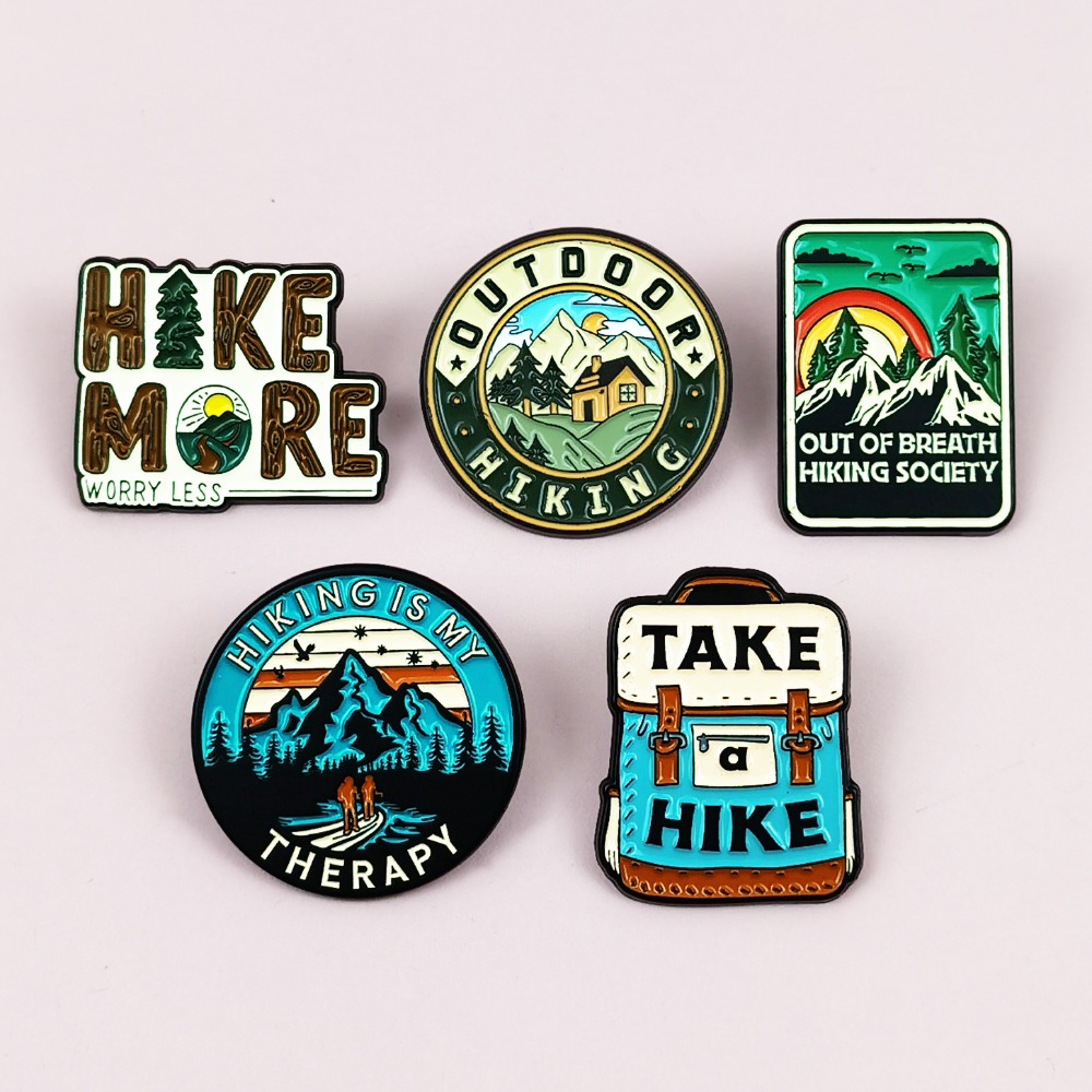 Vintage Outdoor Hiking Broche  - Outdoor Adventures Clothing recensie en prijs