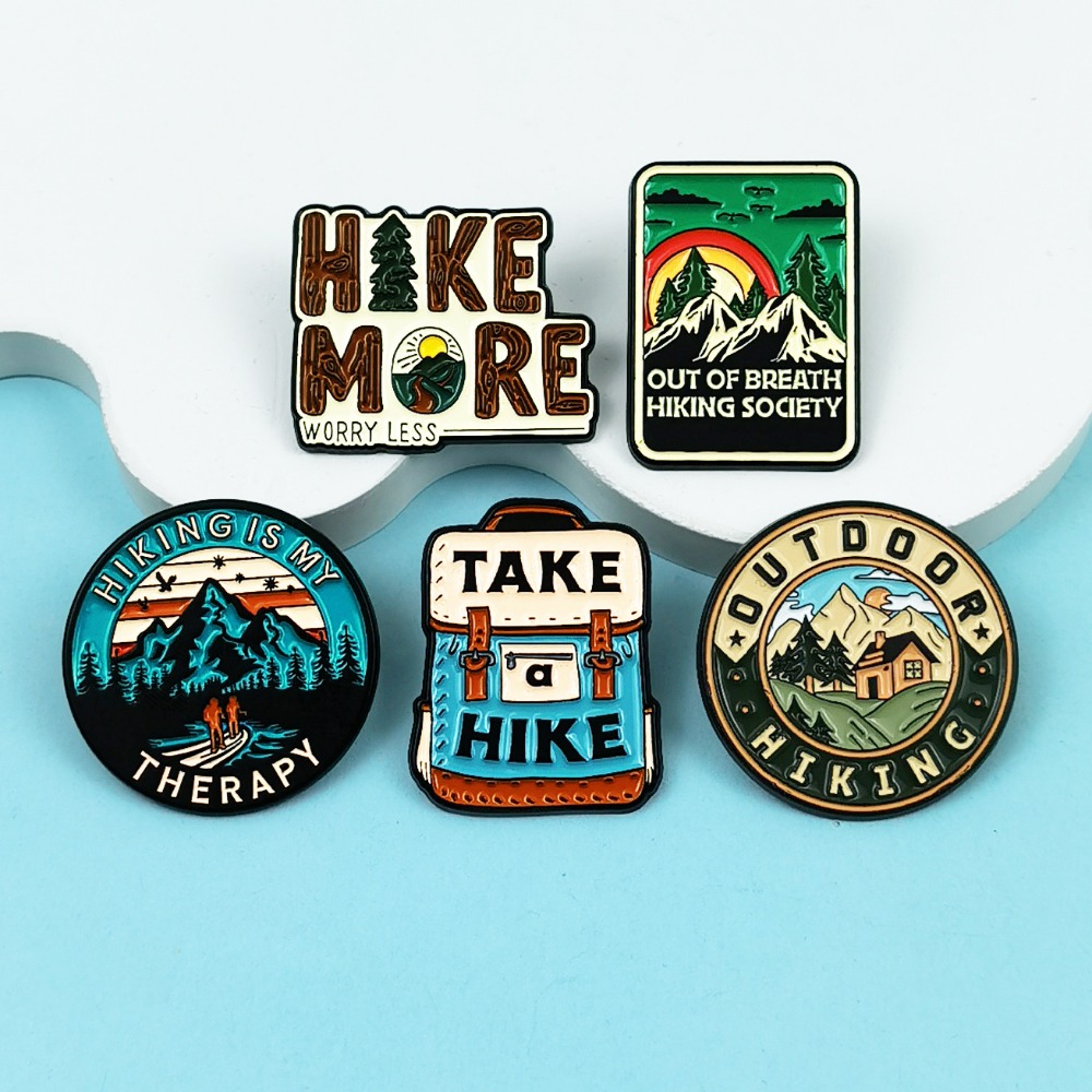 Vintage Outdoor Hiking Broche  - Outdoor Adventures Clothing recensie en prijs